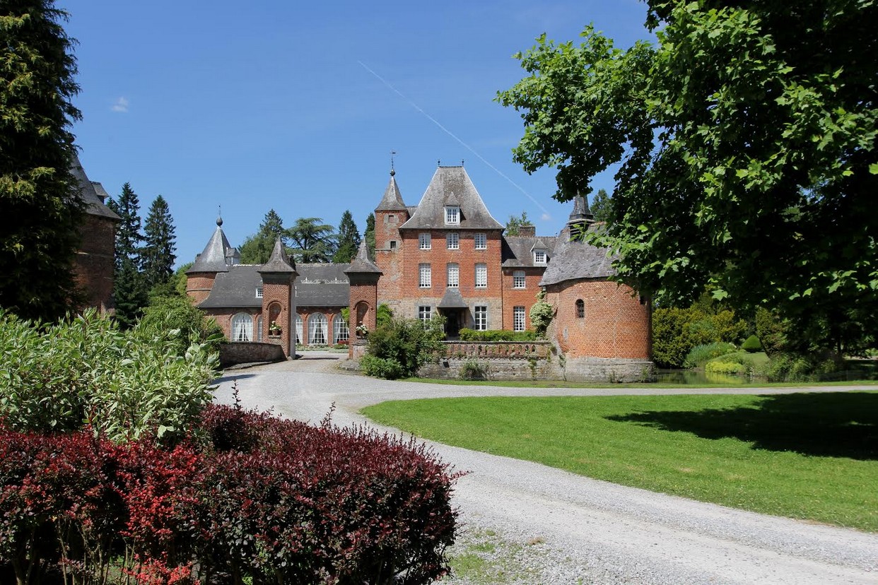 Le Château de Rametz à Saint Waast la Vallée, façade sud.