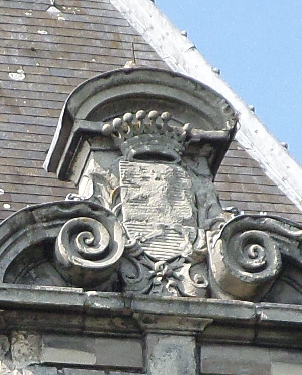 Les armoiries des Princes de Merode au château de Trélon. 