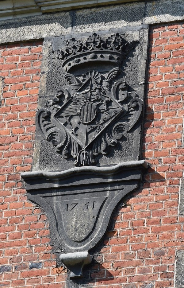 Les armoiries des Princes de Merode au château de Trélon. 