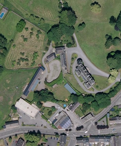 Le château de Trélon en vue satellite.