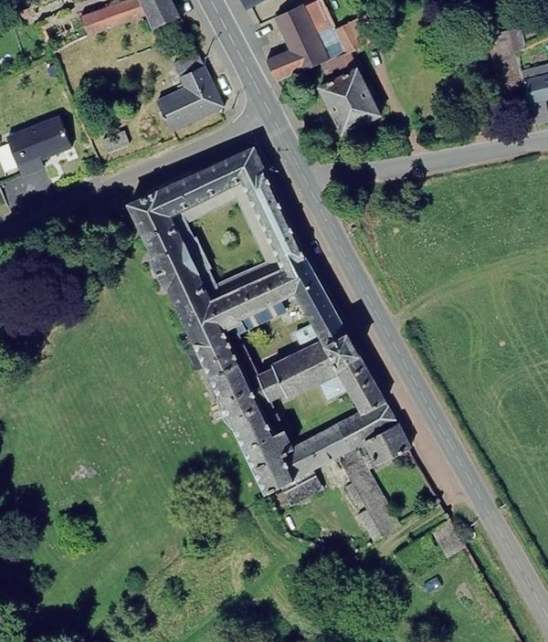 Le château de l'Epine à Wargnies le Petit en vue satellite.
