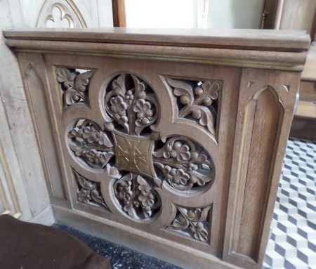 Eglise de Choisies, le banc de communion.
