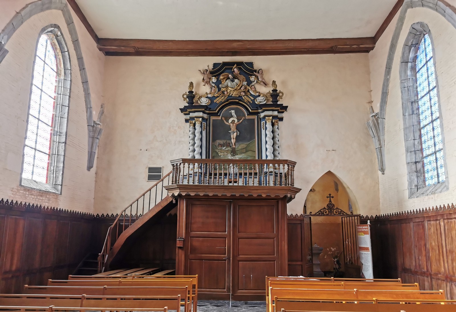 L'église de ST Paul à Clairfayts.