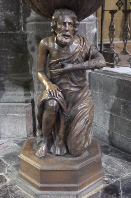 Eglise de Cousolre, socle de la chaire.