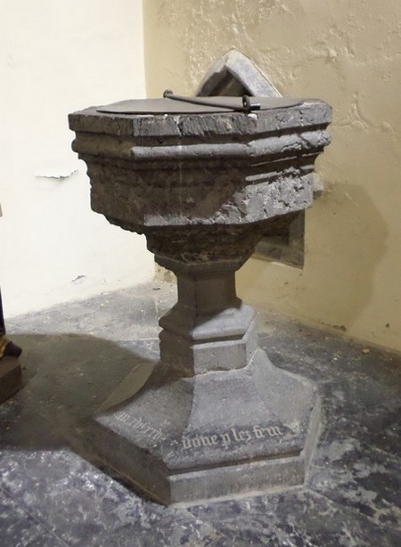 Les fonts baptismaux, église de Cousolre