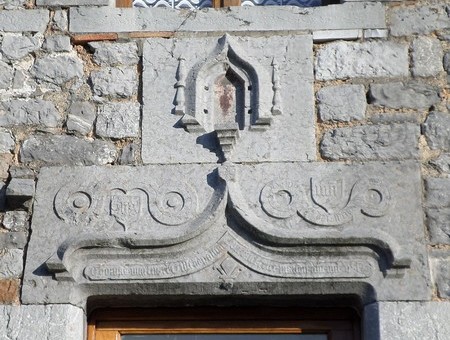 Linteau en pierre bleue à Cousolre.