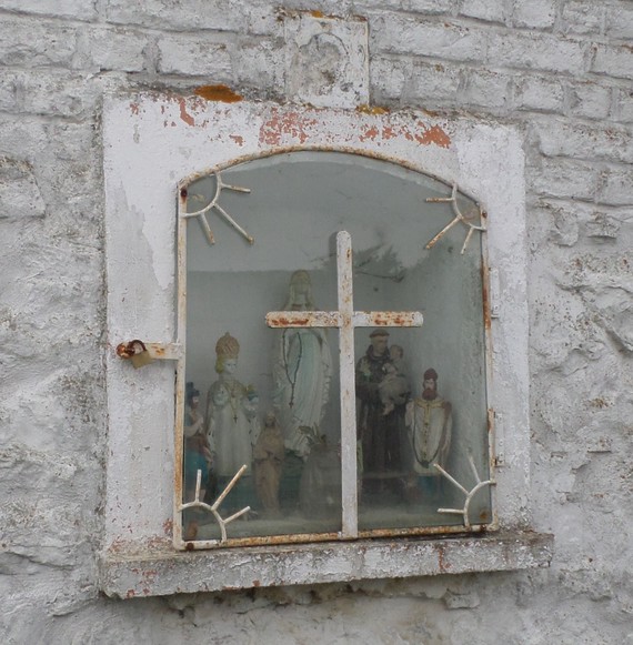Cousolre, niche située hameau des Haies.jpg