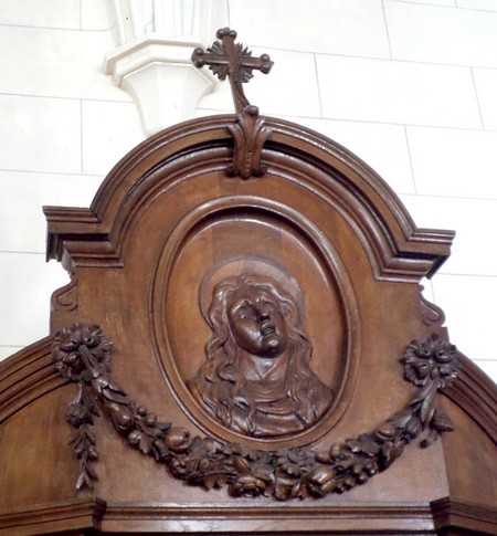 Eglise de Croix Caluyau, détail du confessionnal.