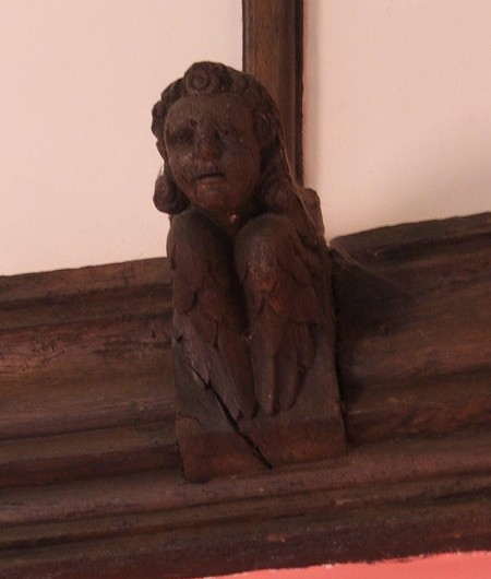 Sculpture dans l'église de Damousies