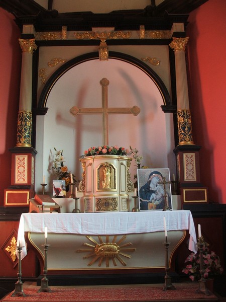 Autel de l'église de Damousies