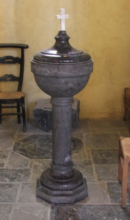 Eglise de Damousies, les fonts baptismaux.