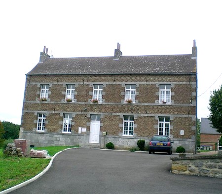 La mairie de Damousies