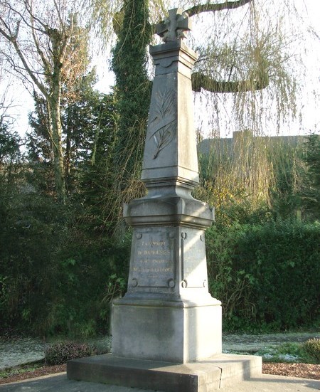 Le monument aux morts de Damousies