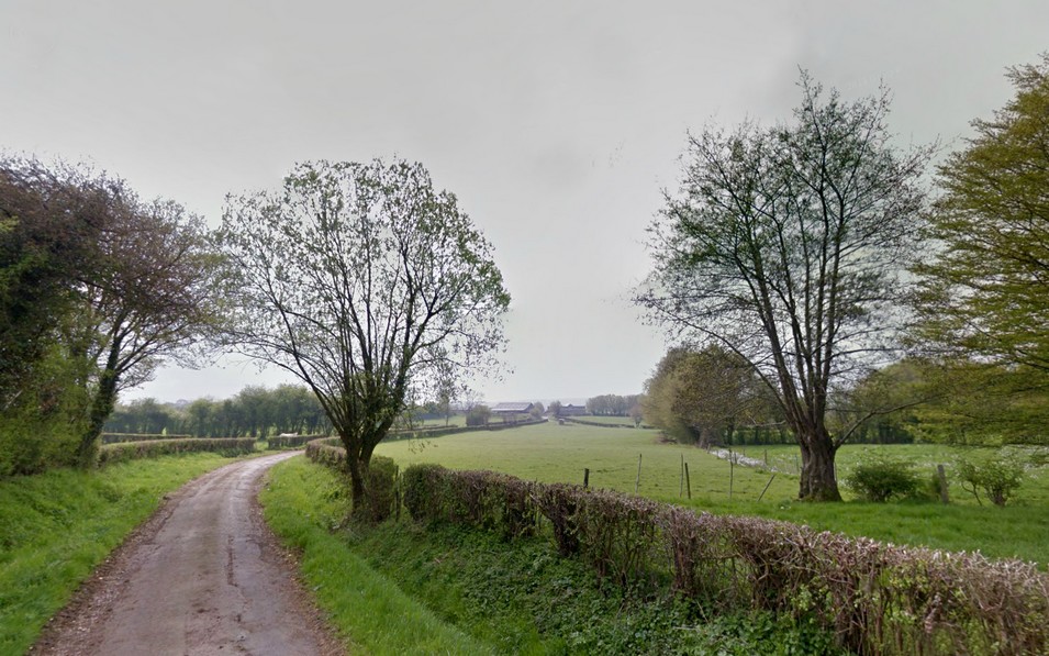 Damousies , chemin de randonnée