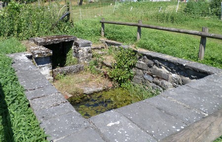 Dimont, fontaine située à Offies