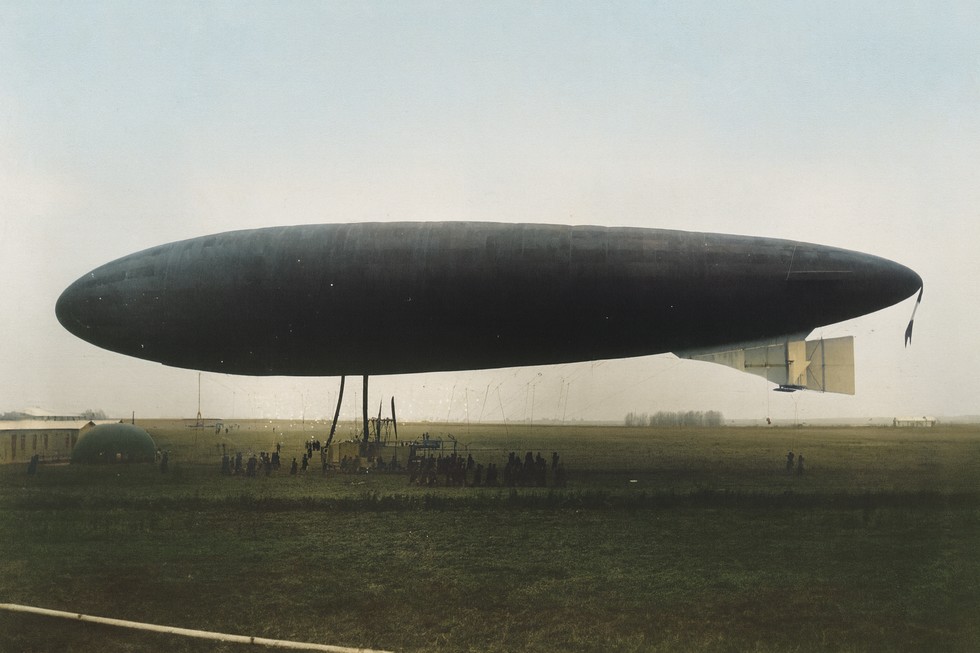 Le dirigeable à Maubeuge 
