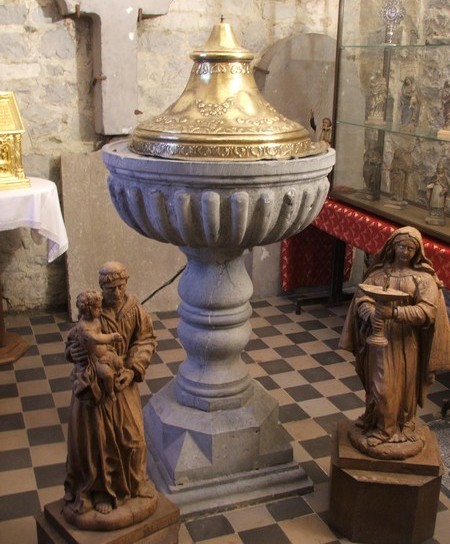 Fonts baptismaux église de Dompierre sur Helpe