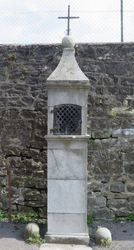Oratoire à Dompierre sur Helpe.