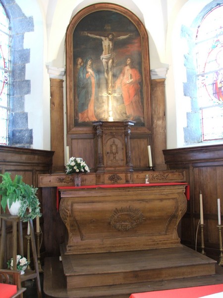 Autel dans l'église d'Ecuelin