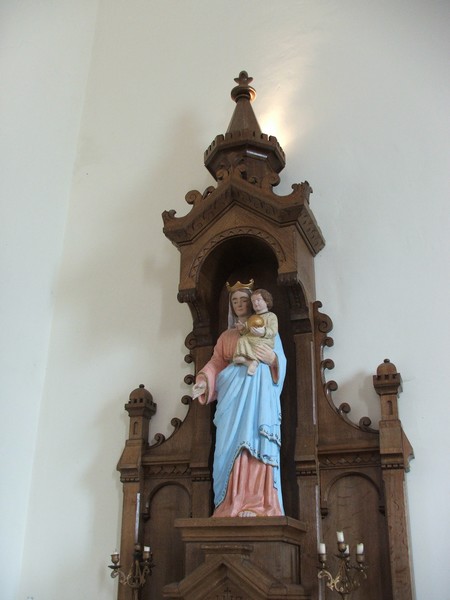 Autel dans l'église d'Ecuelin