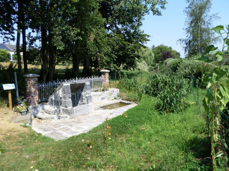 La fontaine d'Ecuelin.