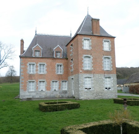 Le château Voyaux à Eppe-Sauvage.
