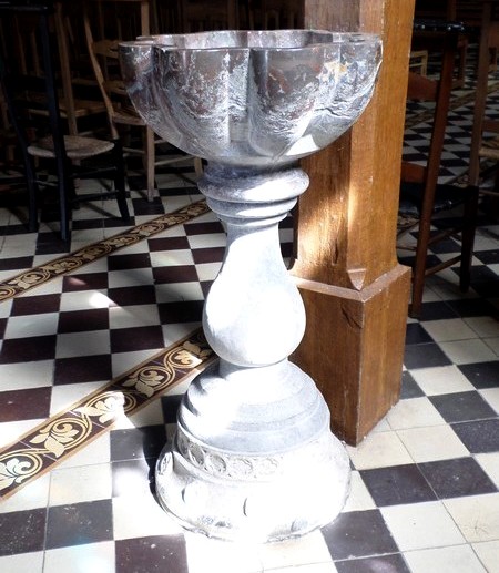 Eglise d'Eppe Sauvage, fonts baptismaux.