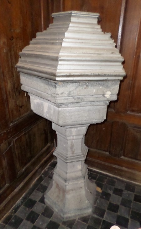Eglise d'Eppe Sauvage, fonts baptismaux.