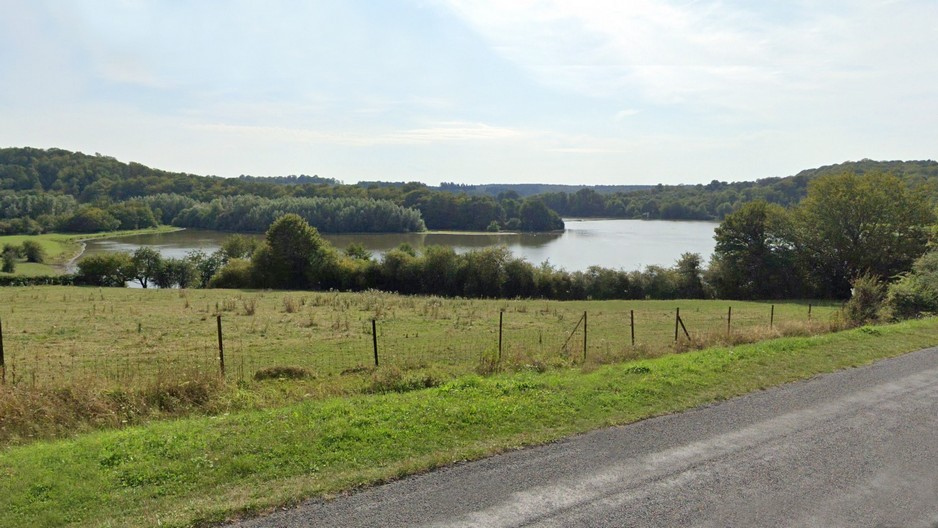Le lac du Val Joly à Eppe Sauvage