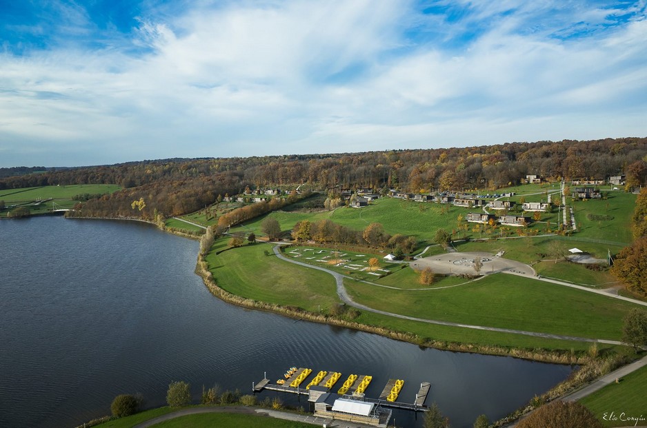 Vue aérienne de La station touristique du Val Joly à Eppe Sauvage.
