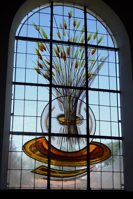 Eglise d'Eth, vitrail.