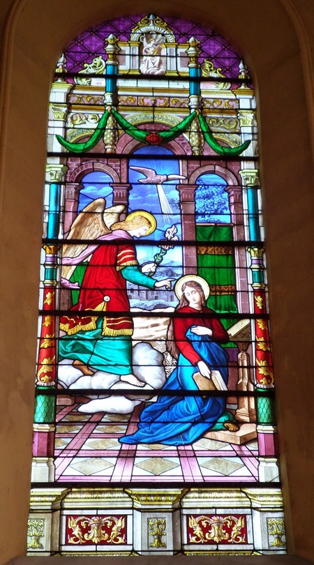 Eglise d'Étrœungt, vitrail.