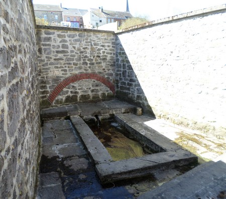 Fontaine d'Étrœungt 
