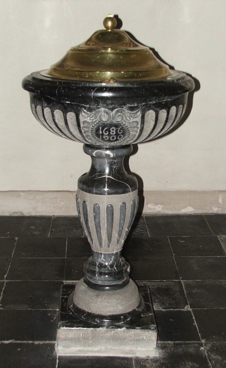 Eglise de Feignies, fonts baptismaux