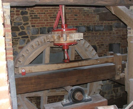 Rouet et lanterne au musée de Felleries