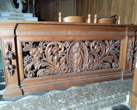 Eglise de Féron, banc de communion.