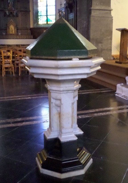 Eglise St Amand à Ferrière la Grande, les fonts baptismaux.