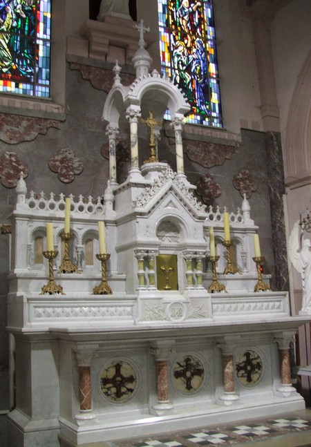 Autel de l'église de Ferrière la Petite