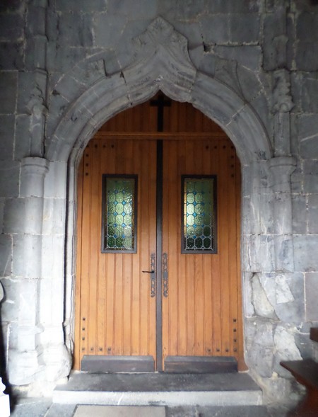Eglise de Flaumont Waudrechies, le porche.