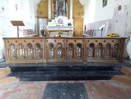 L'église Saint-Rémy de Floursies, le banc de communion
