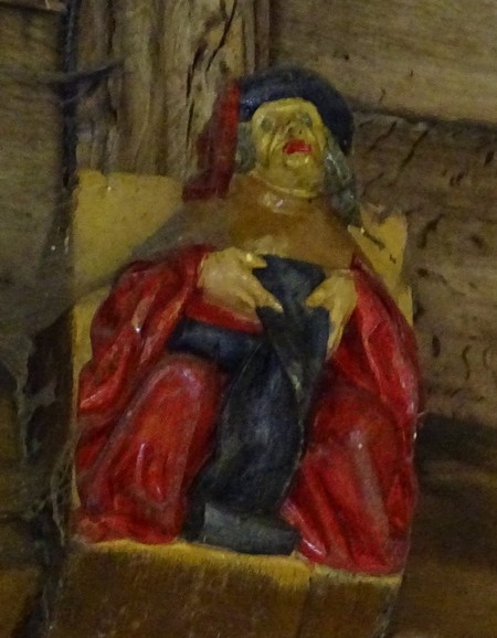 Les têtes de poutre de l'église de Floursies.