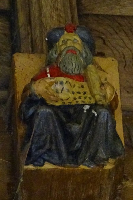 Les têtes de poutre de l'église de Floursies.