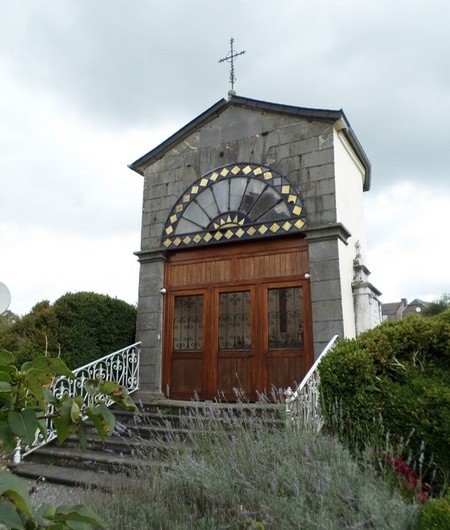 Chapelle bienfaitrice de pauvres à Floyon