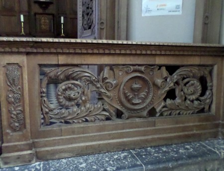L'Église Saint Martin de Floyon, le banc de communion.