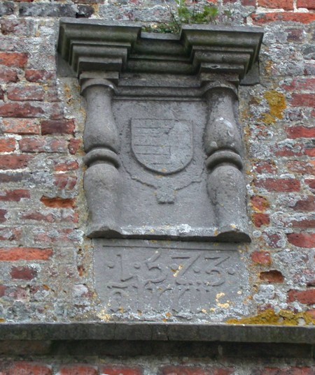 Fronton de l'église de Floyon