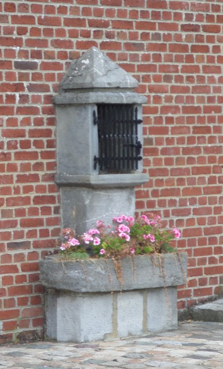 Oratoire situé rue de Chevireuil à Floyon
