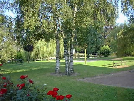 La place de l'abreuvoir à Forest en Cambrésis