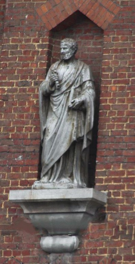 Sculpture de St Pierre à Fourmies