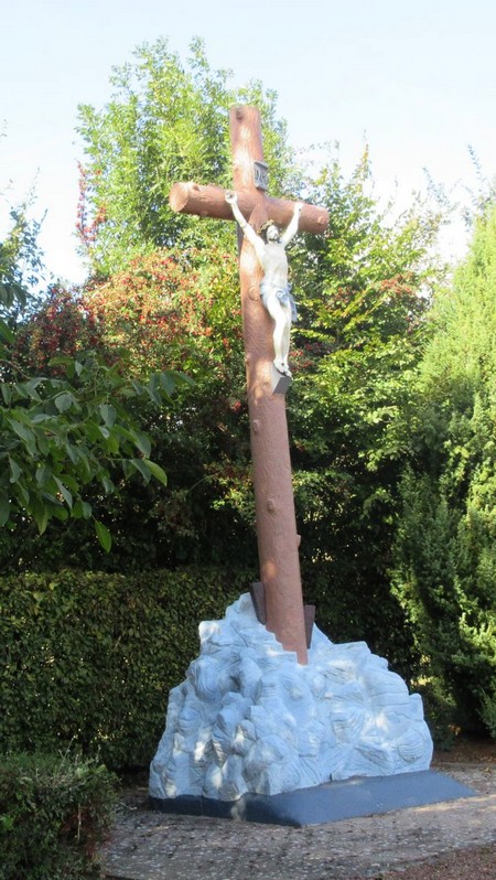 Calvaire situé au cimetière de Ghissignies.