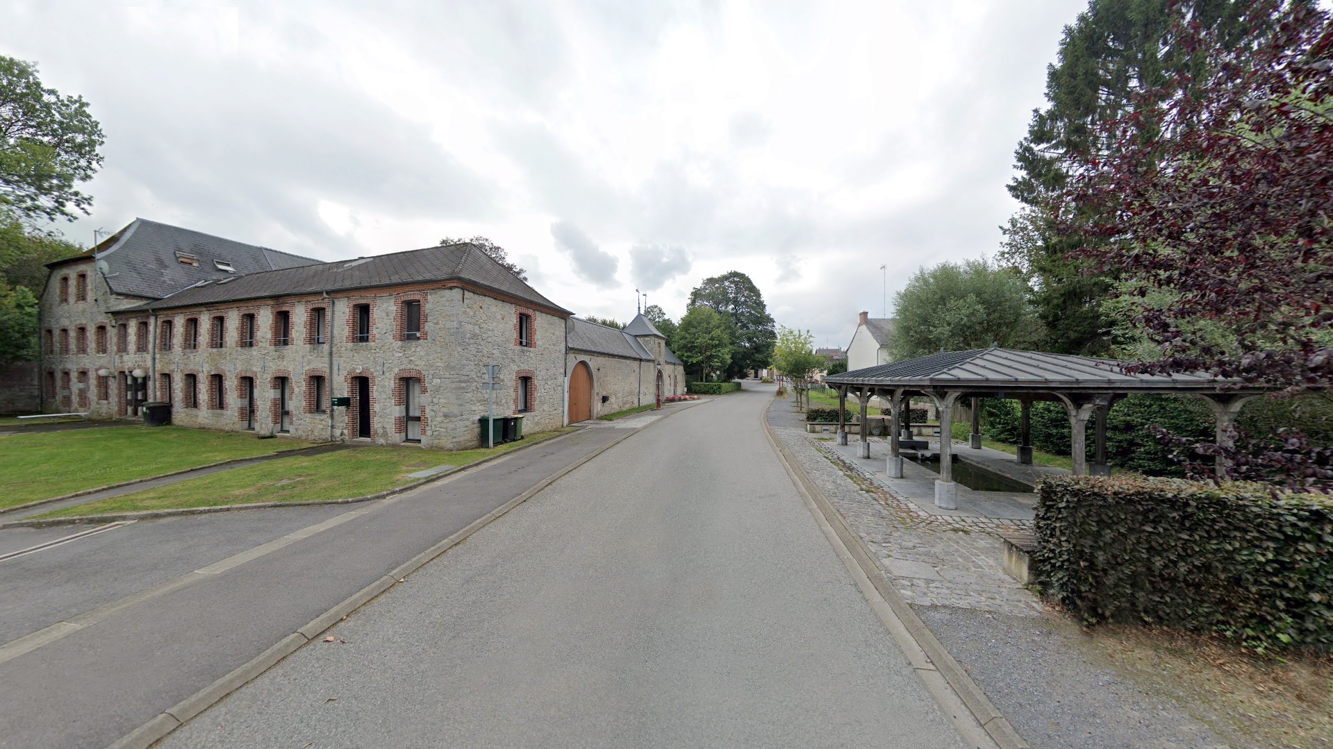 Demeure des des maîtres de forges à Glageon, lavoir.